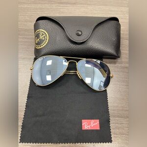 RAY-BAN POLARIZED Gold Aviator Sunglasses- Never Worn!! W/ black case and cloth